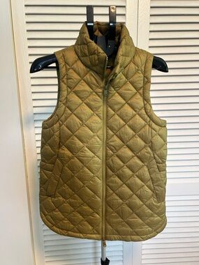 Athleta Quilted Olive Green Puffer Vest